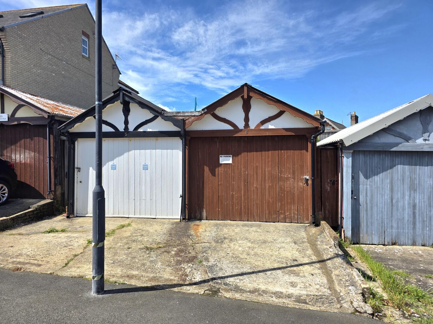 St. Johns Road, Newport